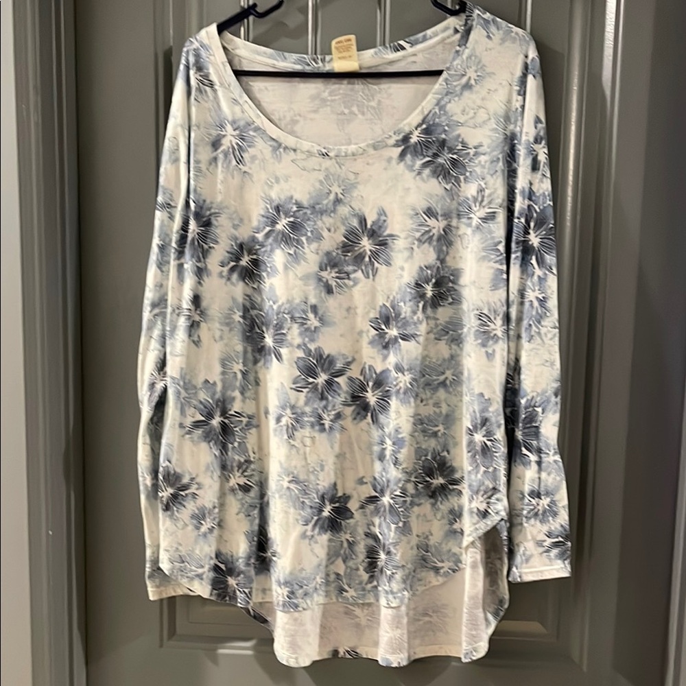 Faded Glory White and Blue Long Sleeve Asymmetrical Blouse